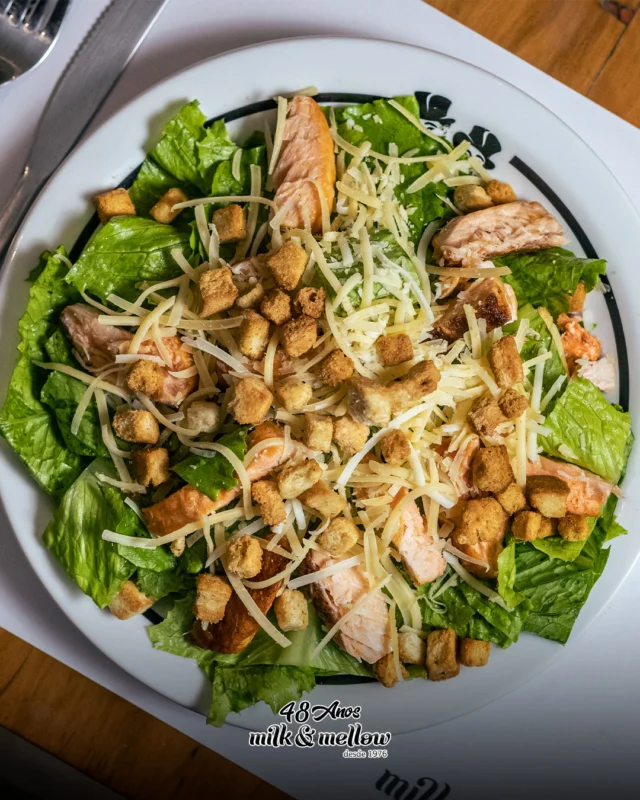 Na Milk & Mellow, salada também é protagonista!

Com salmão fresquinho, croutons crocantes e hortaliças de qualidade, nossas opções são leves, nutritivas e cheias de sabor. 

Experimente uma combinação especial feita pra surpreender! 💚

📍 Unidades:

Unidade JK: Av. Presidente Juscelino Kubitschek, 101

Unidade Cidade Jardim: Av. Cidade Jardim, 1085

🚨 ATENDIMENTO:
👉 UNIDADE JK
Seg. e Ter.: 12h às 0h
Qua. a Sáb.: 12h às 4h
Dom.: 12h às 2h

👉 UNIDADE CIDADE JARDIM
Seg. e Ter.: 12h às 0h
Qua., Qui. e Dom.: 12h às 2h
Sex. e Sáb.: 12h às 4h

👉 DELIVERY E IFOOD
Seg. e Ter.: 12h às 0h
Qua. a Sáb.: 12h às 4h
Dom.: 12h às 2h

📞 Pedidos:
(11) 4118-7878 (Unidade JK)
(11) 3168-4516 (Unidade Cidade Jardim)
.
.
.
.
#MilkMellow #VemPraMilk
#SaladaMilk #ComidaDeVerdade #LeveESaborosa #MilkMellow #OpçõesSaudáveis