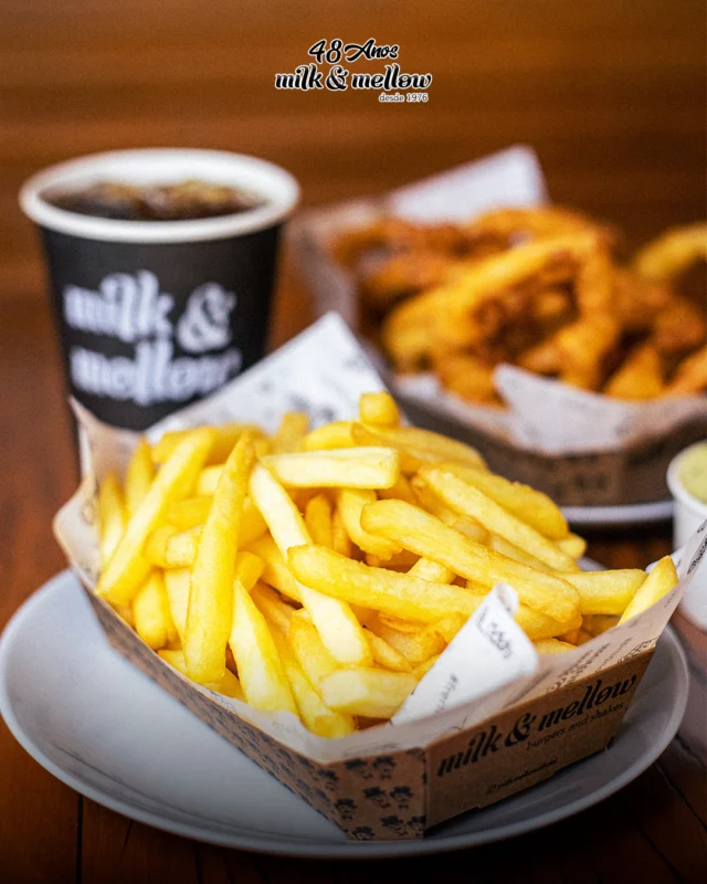 Pré-feriado combina com porções generosas, risadas soltas e aquela companhia que faz tudo valer a pena.

Hoje tá liberado: batata frita crocante, onion rings douradinhas, coxinhas suculentas, bolinho de arroz irresistível... e muito mais! 🧡

É dia de curtir sem pressa, comendo bem e sendo feliz na sua hamburgueria do coração.
Vem pra Milk & Mellow! 🍟🍔

📍 Unidades:

Unidade JK: Av. Presidente Juscelino Kubitschek, 101

Unidade Cidade Jardim: Av. Cidade Jardim, 1085

🚨 ATENDIMENTO:

👉 UNIDADE JK
Seg. e Ter.: 12h às 0h
Qua. a Sáb.: 12h às 4h
Dom.: 12h às 2h

👉 UNIDADE CIDADE JARDIM
Seg. e Ter.: 12h às 0h
Qua., Qui. e Dom.: 12h às 2h
Sex. e Sáb.: 12h às 4h

👉 DELIVERY E IFOOD
Seg. e Ter.: 12h às 0h
Qua. a Sáb.: 12h às 4h
Dom.: 12h às 2h

📞 Pedidos:
(11) 4118-7878 (Unidade JK)
(11) 3168-4516 (Unidade Cidade Jardim)
.
.
.
.

#MilkMellow #PreFeriado #PorcoesDeliciosas #Fritas #OnionRings #BolinhoDeArroz #HappyHour #ComidaBoaÉAqui