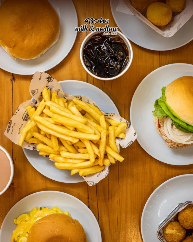 Uma mesa cheia de opções? A gente entrega! 🍔🍟

Das batatinhas crocantes aos burgers especiais, cada escolha é um acerto. 

Perfeito pra dividir (ou não). Vem experimentar!

📍 Unidades:

Unidade JK: Av. Presidente Juscelino Kubitschek, 101

Unidade Cidade Jardim: Av. Cidade Jardim, 1085

🚨 ATENDIMENTO:
👉 UNIDADE JK
Seg. e Ter.: 12h às 0h
Qua. a Sáb.: 12h às 4h
Dom.: 12h às 2h

👉 UNIDADE CIDADE JARDIM
Seg. e Ter.: 12h às 0h
Qua., Qui. e Dom.: 12h às 2h
Sex. e Sáb.: 12h às 4h

👉 DELIVERY E IFOOD
Seg. e Ter.: 12h às 0h
Qua. a Sáb.: 12h às 4h
Dom.: 12h às 2h

📞 Pedidos:
(11) 4118-7878 (Unidade JK)
(11) 3168-4516 (Unidade Cidade Jardim)
.
.
.
.
#MilkMellow #SextouComSabor #SextaDeliciosa #BurgerLovers #VemPraMilk
